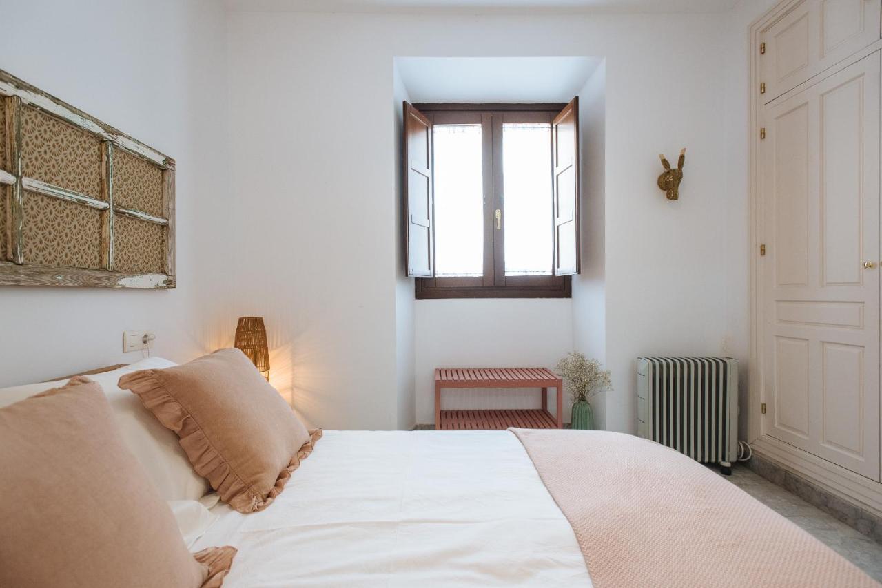 Apartment In Former Monastery With Patio In City Centre Free Parking Sevilla